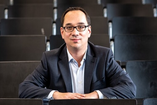 Prof. Dr. Nick Lin-Hi